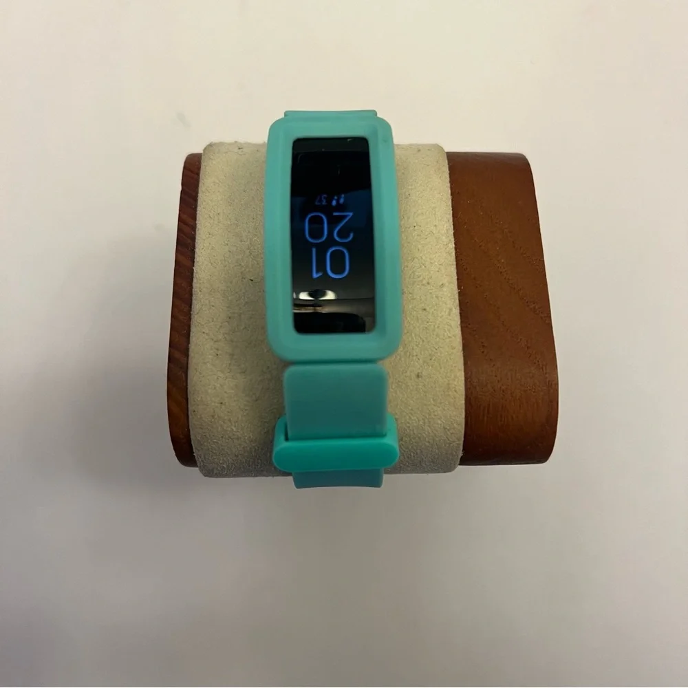Fitbit Ace 2 (kids smartwatch, fitness tracker for‎ kids, charger included)